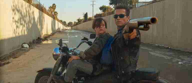 Terminator 2 analysis: T-800 protects John Connor in the motorcycle escape scene from James Cameron's masterpiece