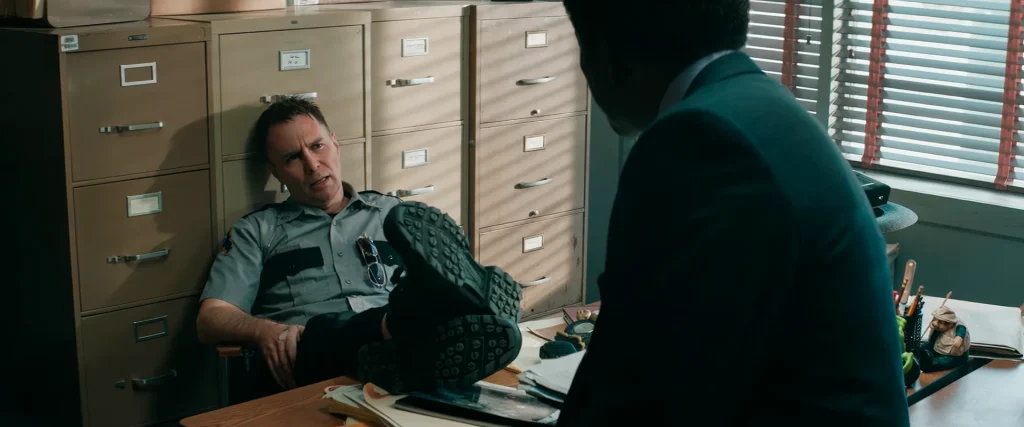 Dixon surrenders his gun and badge to the new chief Abercrombie in Three Billboards Outside Ebbing, Missouri